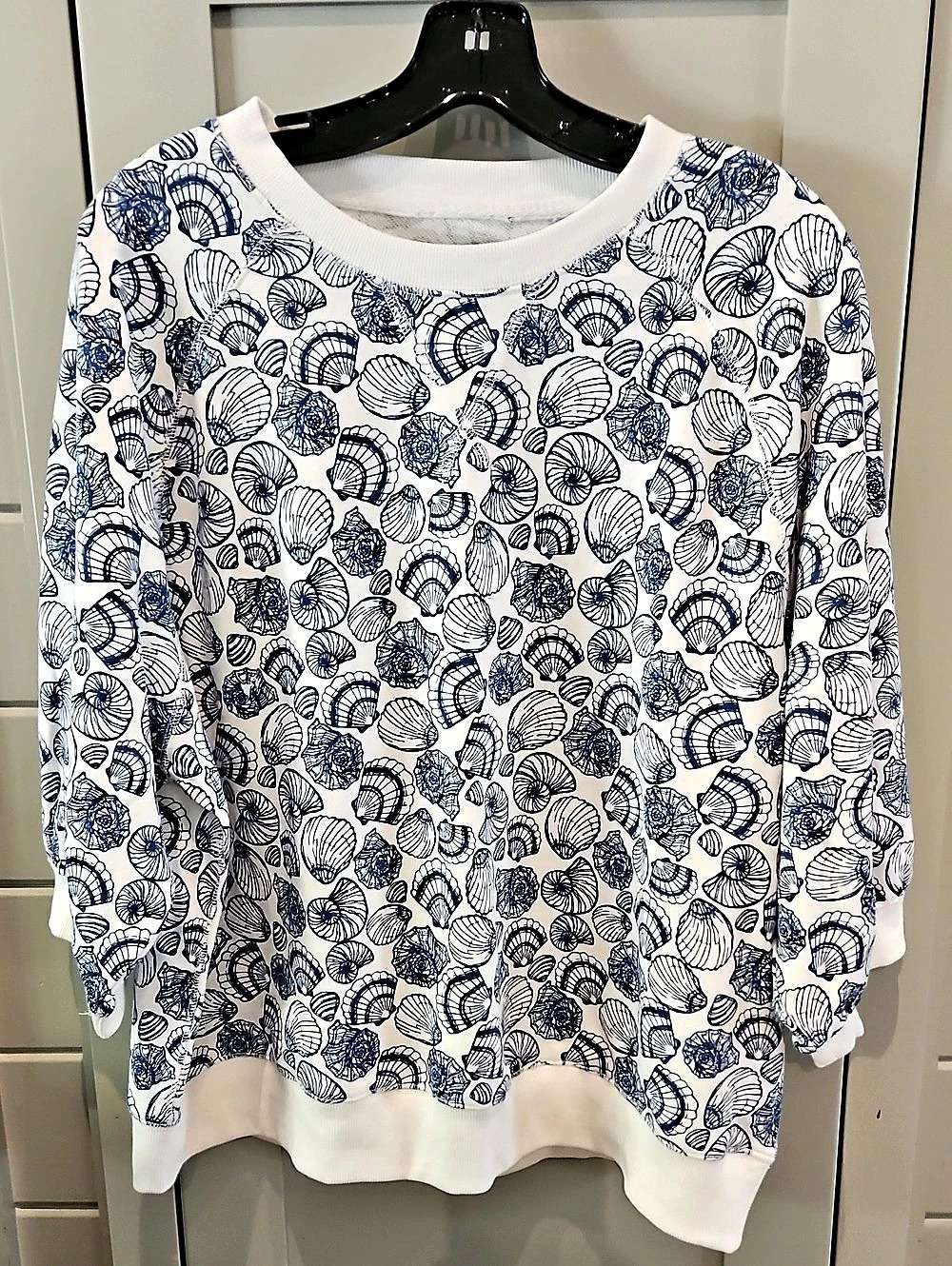 Shell Print Sweatshirt in White & Blue Like New SzXlL Oversized Ptp27